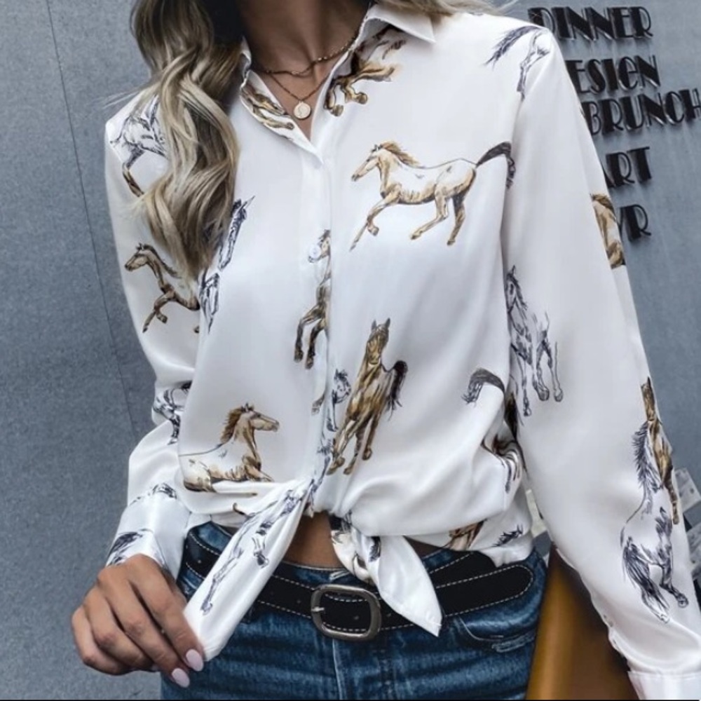 - - GORGEOUS WESTERN HORSE PRINT TOP - Picture 4 of 9